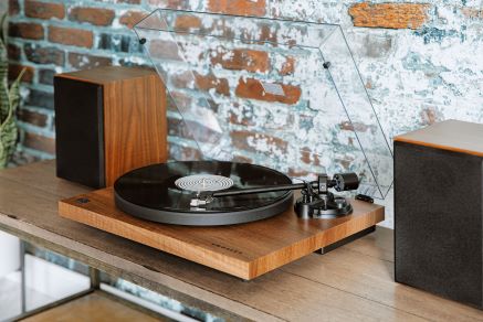 Crosley C6 2-Speed Bluetooth Turntable Record player - Walnut-NEW