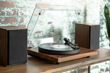 Crosley C6 2-Speed Bluetooth Turntable Record player - Walnut-NEW